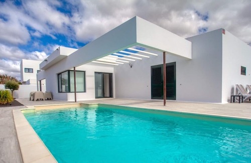 Yaiza Villa | Villa on independent plot, private heated pool in Yaiza, Lanzarote.