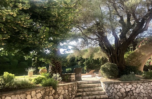 Antibes Villa | VILLA ON THE HILLS OF ANTIBES OVERLOOKING THE BAY