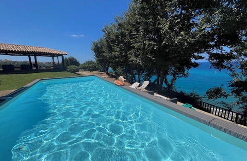 Parghelia Villa | Villa on the Sea with pool and direct descent to the beach