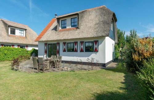 Callantsoog Villa | Villa on Water with Buitenplaats Views