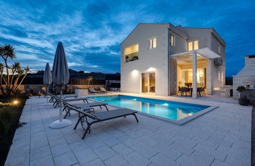 Solta Villa | Villa Ora with Heated pool, Whirlpool, 4 bedrooms