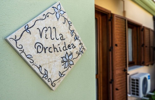 Masainas Villa | Villa "Orchidea" with Garden, Terrace, Balcony & Air Conditioning