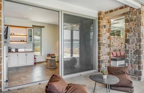 Menetai Villa | Villa 'Orelia Luxury 1' with Private Pool, Wi-Fi and Air Conditioning