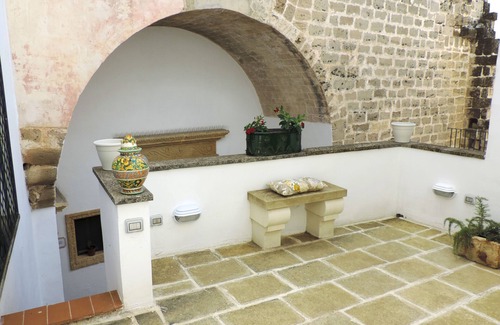 Parabita Apartment | Villa Palazzo del Diavolo:Il Patio e le Terrazze,WiFi,AC,TouristPersonalAdvisor