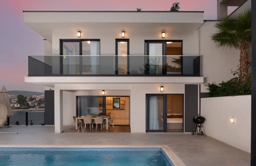 Razanj Villa | Villa Palm Bay 1, heated pool - 5 m from the sea, private parking, with stunning sea view, nice terrace, beach access.