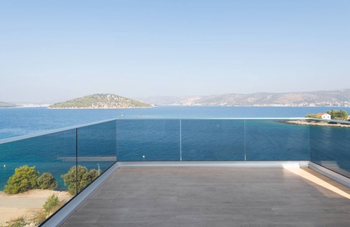 Razanj Villa | Villa Palm Bay 1, heated pool - 5 m from the sea, private parking, with stunning sea view, nice terrace, beach access.