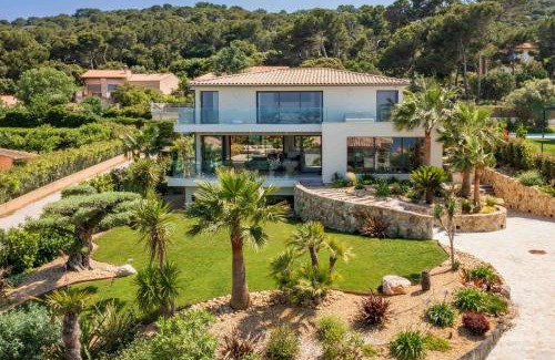 Giens Villa | Villa Palma Giens - Vue Mer Panoramique -Piscine Chauffée Mai à Septembre- 4 chambres -Garage
