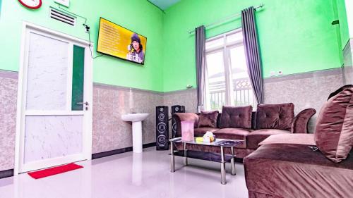 Oro Oro Ombo Villa | Villa Panderman Asri with Private Pool and Rooftop