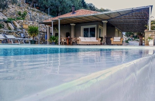 Pontedassio House | Villa Panorama da Luca, splendida terrazza con piscina riscaldata, vista mare
