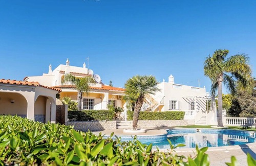 Lagoa e Carvoeiro Villa | Villa 'Paraíso' with Private Pool, Wi-Fi and Air Conditioning