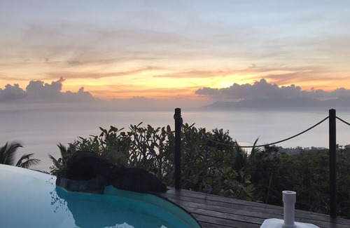 Punaauia Villa | Villa Paradise Tahiti, une vue extraordinaire avec piscine et jacuzzi