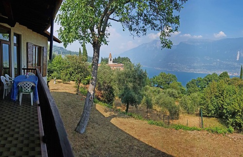 Pieve Villa | Villa Paradiso Lake View Balcony Garden