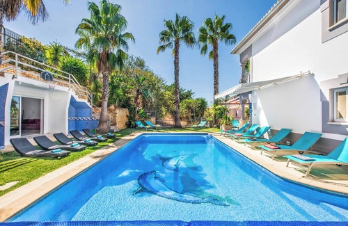 Patroves Villa | Villa Paris - Seven Bedroom Villa, Sleeps 14