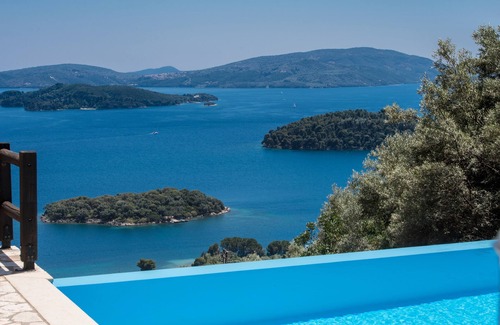 Perigiali Villa | Villa Pasithea - breathtaking seaviews, infinity pool, privacy, close to beach