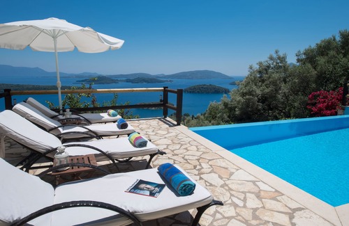 Perigiali Villa | Villa Pasithea - breathtaking seaviews, infinity pool, privacy, close to beach