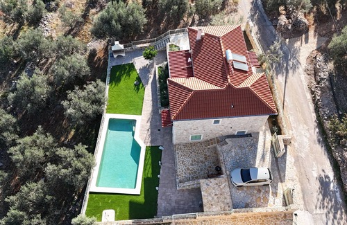 Kefalari Apartment | Villa Pasithea: Family-Friendly Seaside Bliss in the Heart of the Peloponnese!