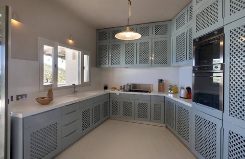 Kampos Villa | Villa Patmos with views of the twin beaches of Didimes