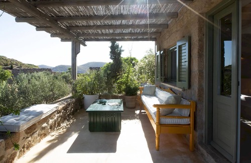 Kampos Villa | Villa Patmos with views of the twin beaches of Didimes