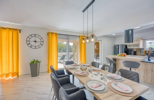 Debeljuhi Villa | Villa Perla with Private Pool and Whirlpool