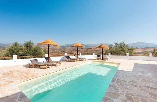 Cutar Villa | Villa 'Perruchena' with Mountain View, Wi-Fi and Air Conditioning