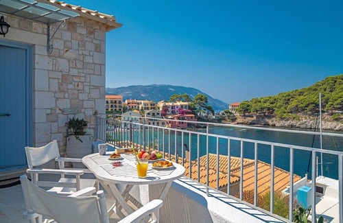 Frourion Villa | Villa Petrino – Sea View Villa for 2 in Assos