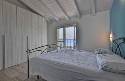 Gardola Villa | Villa "Pineta" with Lake View, Private Pool & Wi-Fi