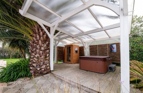 Plouharnel Villa | Villa '- Piscine Chauffée, Jacuzzi' with Private Pool, Private Terrace and Wi-Fi