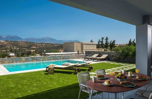 Sivas Villa | Villa Pitsidia Hills - Modern and spacious villa with garden and pool