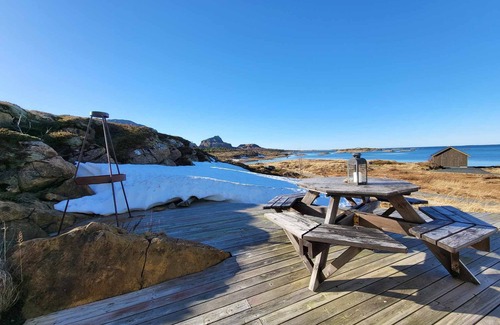 Leka House | Villa Polarlys - Holiday home by the sea on the geological island of Leka