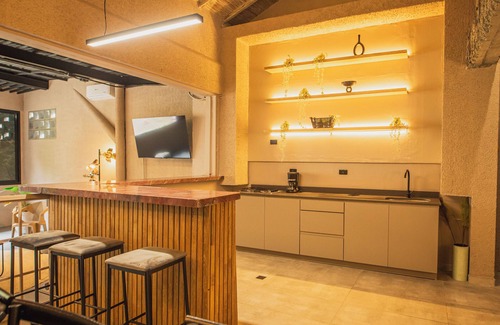 Las Lomas I House | Villa Pool/Jacuzzi 5-bedroom house with AC and WiFi in lovely Medellín provenza