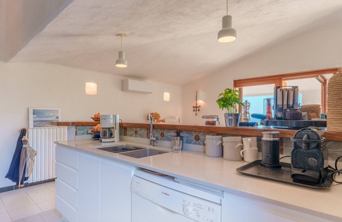 Portobello Villa | Villa 'Portobello' with Sea View, Wi-Fi and Air Conditioning