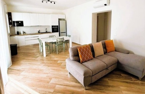 Lu Bagnu Villa | 🏡 Villa Priscila - Stylish Stay 200m from the beach