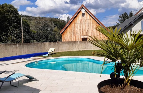 Lucenay-l'Eveque Villa | Villa Privée Avec Piscine au Coeur du Morvan