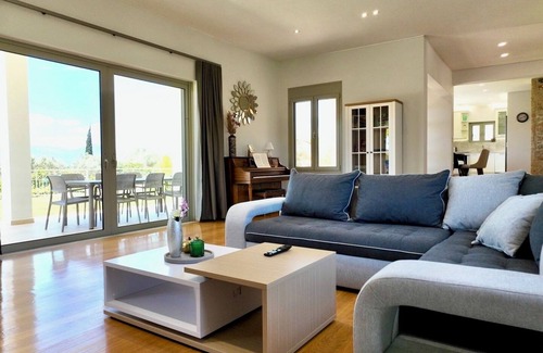 Nea Tirintha Villa | Villa & private pool nestled in beautiful olive grove min from OldTown Nafplio!