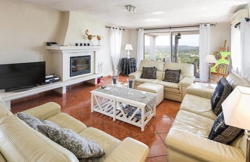 Concelho Villa | Villa Quinta Tropical - beautiful villa for 12 with private pool AC and Wifi
