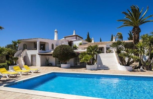 Concelho Villa | Villa Quinta Tropical - beautiful villa for 12 with private pool AC and Wifi