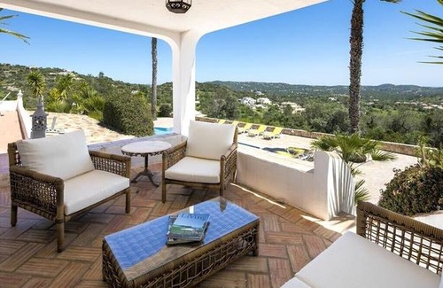 Concelho Villa | Villa Quinta Tropical - beautiful villa for 12 with private pool AC and Wifi