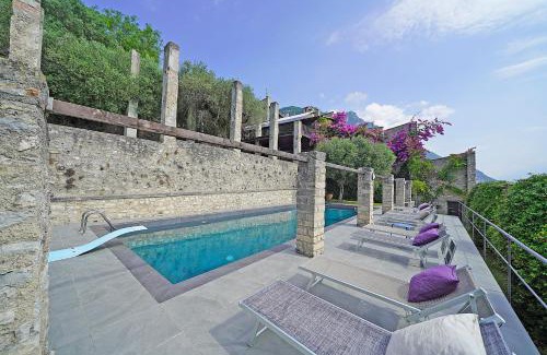 Gargnano Villa | Villa Rachele: stunning luxury villa in centre Gargnano with private pool and breathtaking views