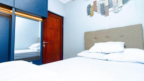 Oro Oro Ombo Villa | Villa Ramona with Private Pool and Karaoke