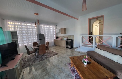 Marie Pampoen Apartment | Villa Raven`s Paradise (Rosado)
