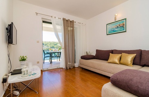 Duboka Apartment | Villa Regina Maris A1 on two floors 10 meters from a private beach with sunbeds