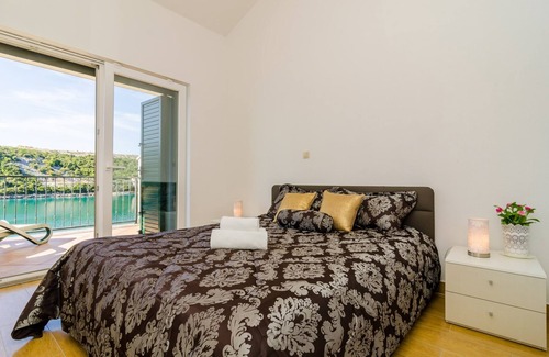 Duboka Apartment | Villa Regina Maris A1 on two floors 10 meters from a private beach with sunbeds