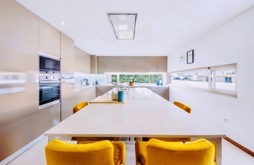 Torreira Villa | Villa 'Ria Lounge House' with Private Terrace, Balcony and Wi-Fi