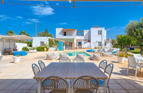 Capilungo Villa | Villa 'Rilù - Suite' with Shared Pool, Wi-Fi and Air Conditioning
