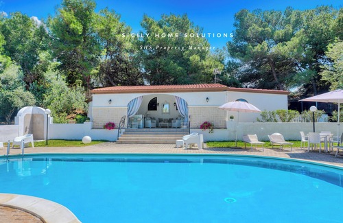Trappeto Villa | Villa Rita with shared pool 200 meters from the sea By Sicily Home Solutions