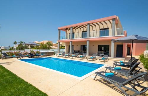 Armacao de Pera Villa | Villa Riviera by Algarve Vacation