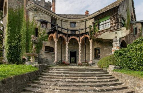Bosisio Parini Villa | Villa Rocchetta by Halldis