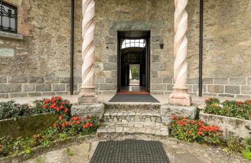 Bosisio Parini Villa | Villa Rocchetta by Halldis