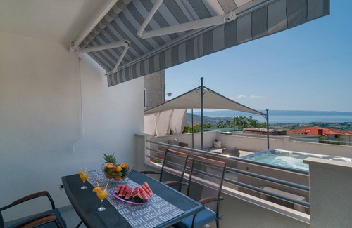 Mravince Villa | Villa Roko with private heated pool and hot tub
