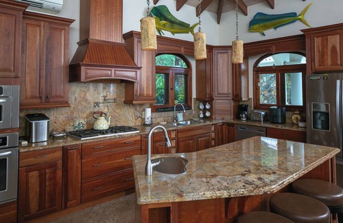 Hart Bay Villa | Villa Romance. 4-bedroom villa with WiFi, AC in Chocolate Hole